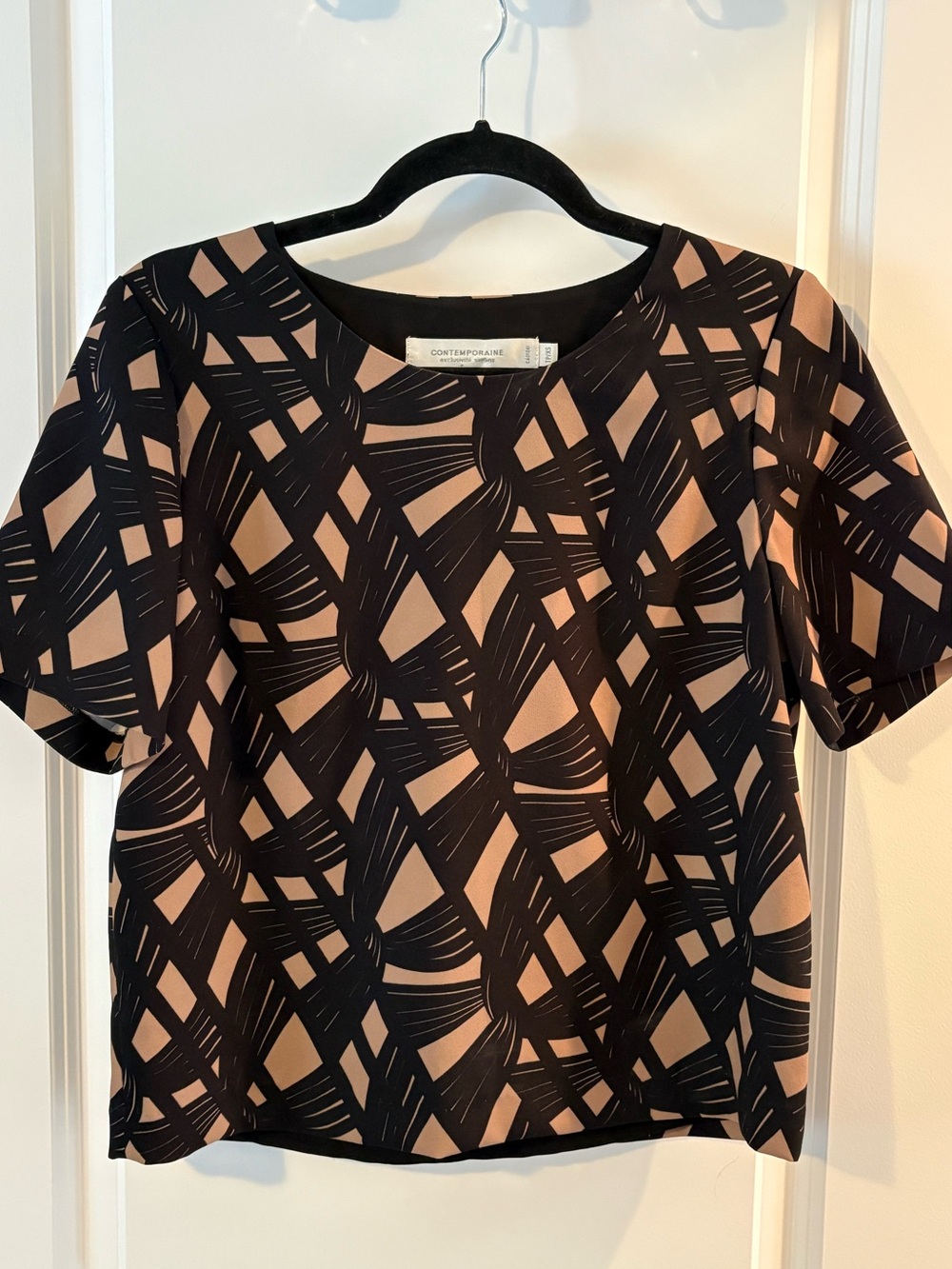 Contemporaine by Simons Black and tan/coffee Geometric Short Sleeve Top